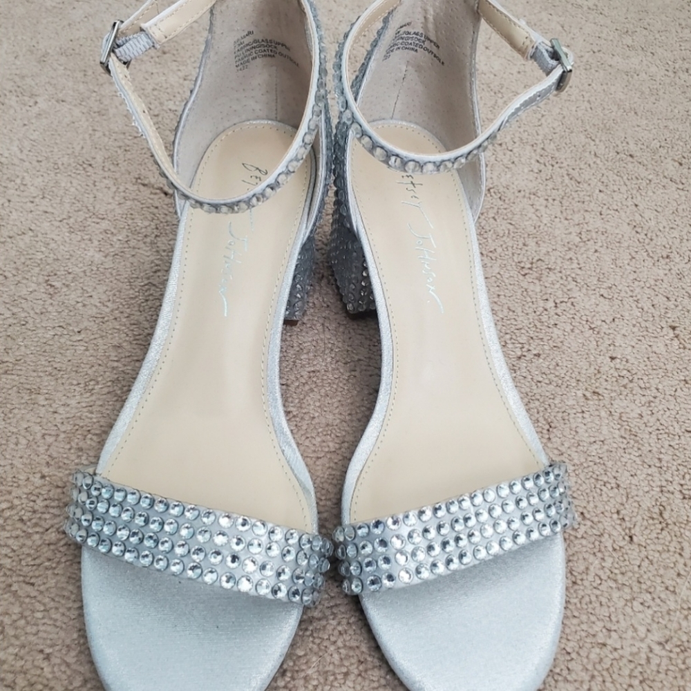 Womens shoes